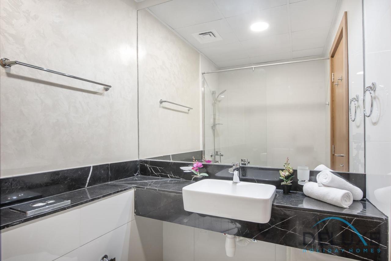 Intimate Studio At Millennium Binghatti Residence Business Bay By Deluxe Holiday Homes Dubai Exterior foto